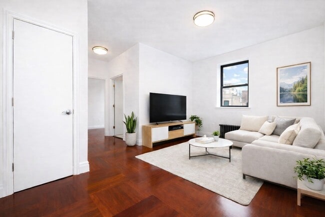 Building Photo - 609 W 137th St