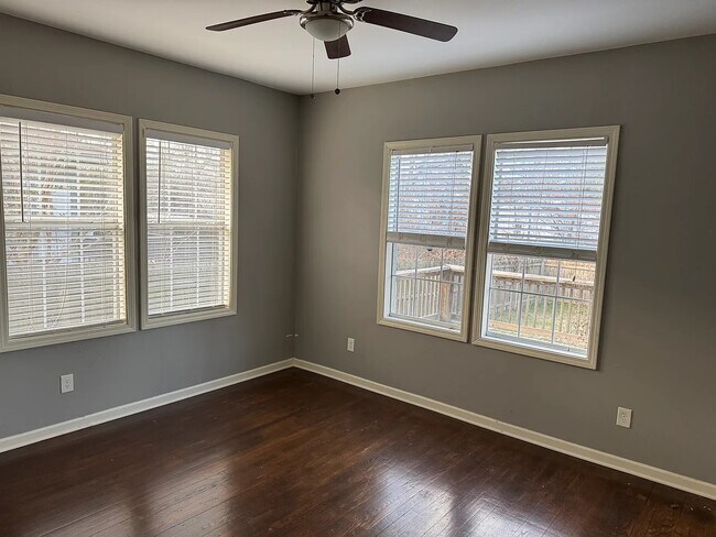 Photo - 1468 Snowden Ave