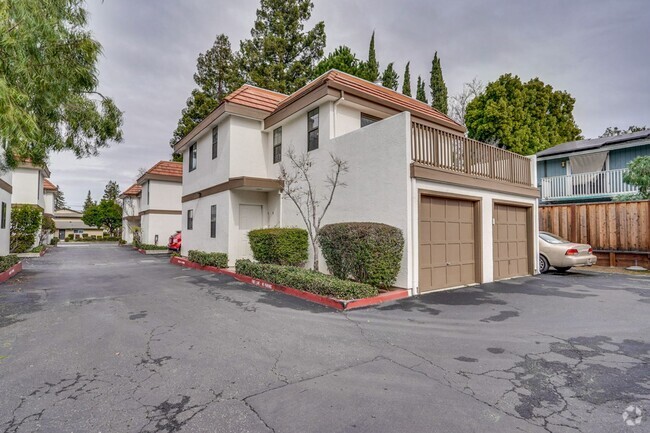 Building Photo - Beautiful 3-Bedroom Townhouse in Prime Mou...