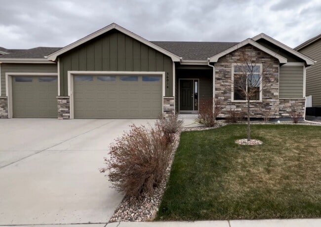 Elegant 3 Bedroom 2.5 Bathroom Home - Elegant 3 Bedroom 2.5 Bathroom Home