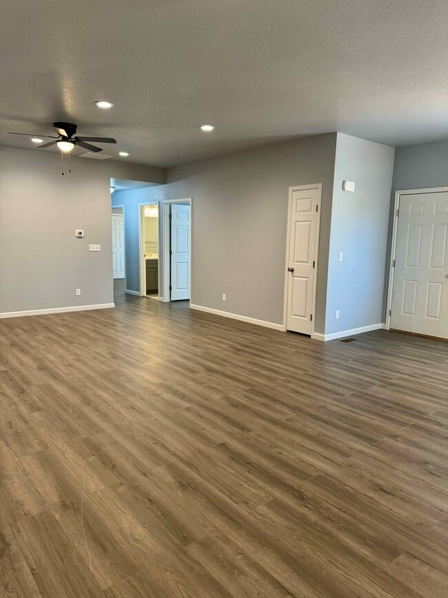 Photo - 324-326 W Coral Dr