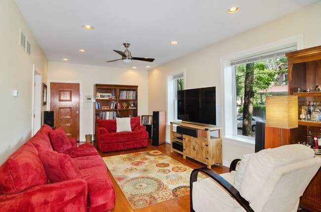 Building Photo - 3857 N Lawndale Ave Unit 3651-1 Rental