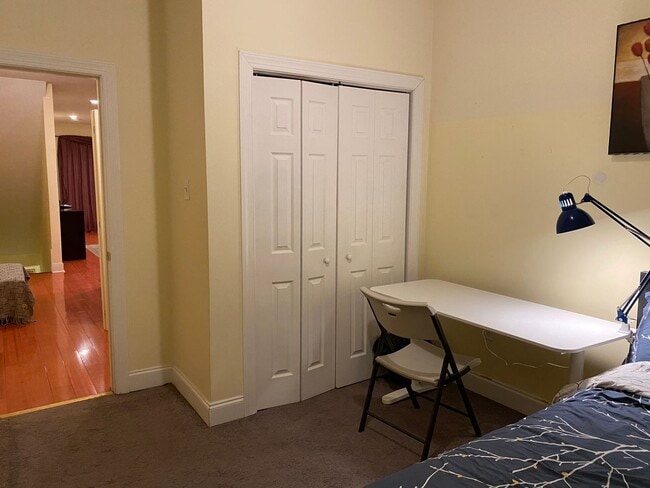 Building Photo - 676 N 33rd St Unit 3M Rental