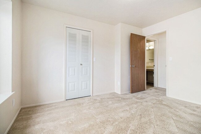 Pine Knoll Apartments