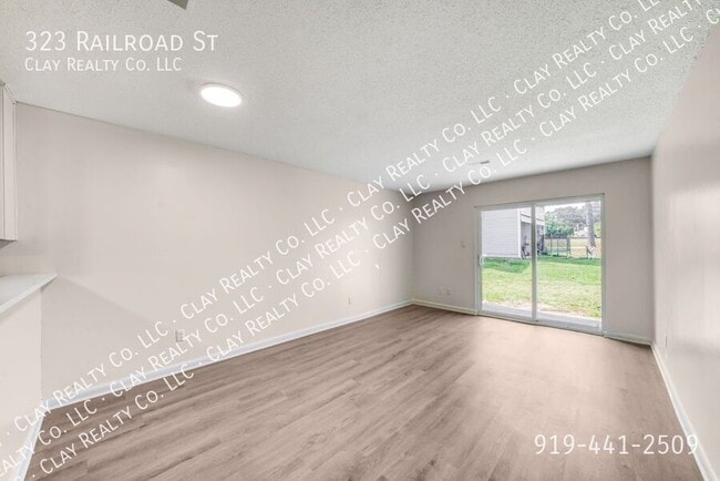 Photo - 323 Railroad St