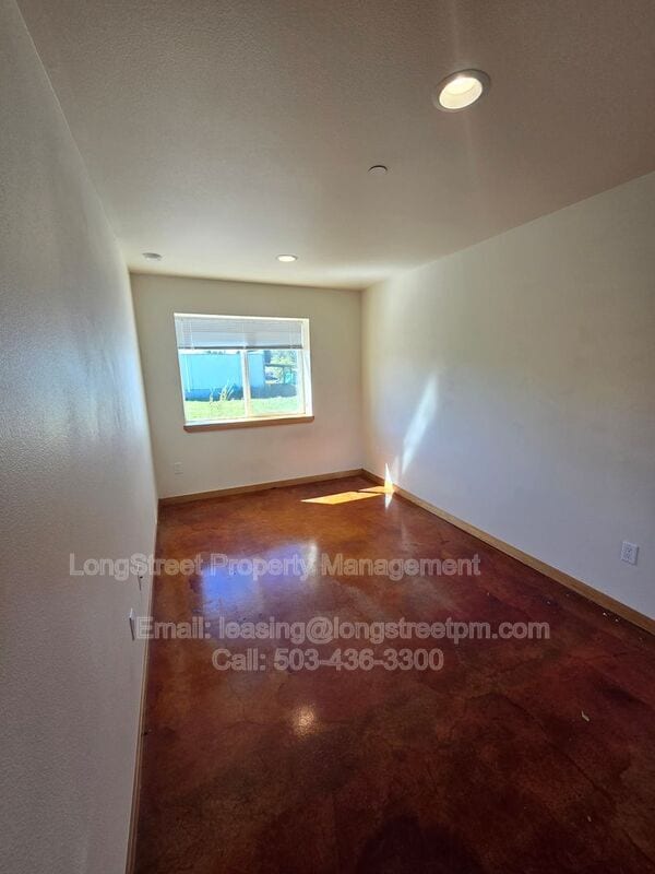 Photo - 132 SW Avery Ave