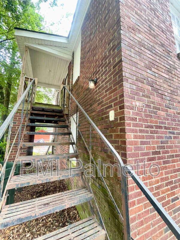 Photo - 1717 Burnham St