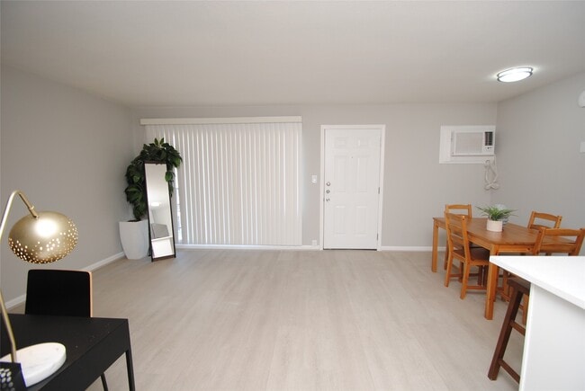 Photo - 2515 Yoakum Blvd