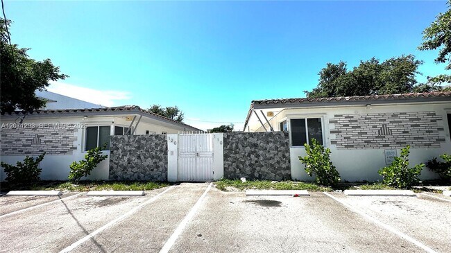 Photo - 120 NE 55th St Unidad 2