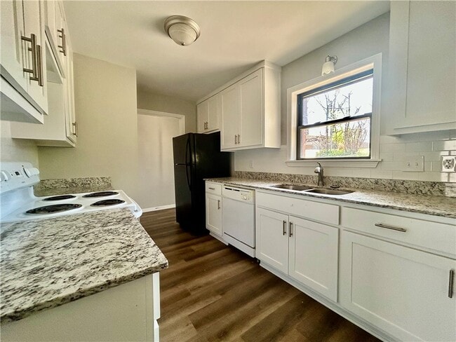 Photo - 12 Newport Cir