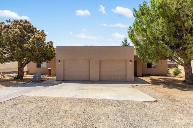 Building Photo - 7131 E Thrush Ln