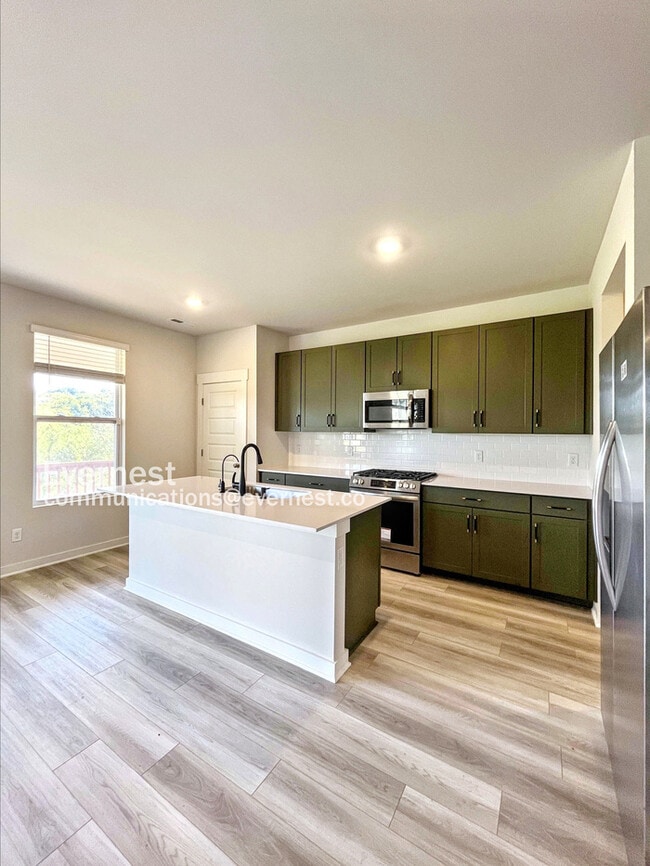 Photo - 506 Lyness Dr