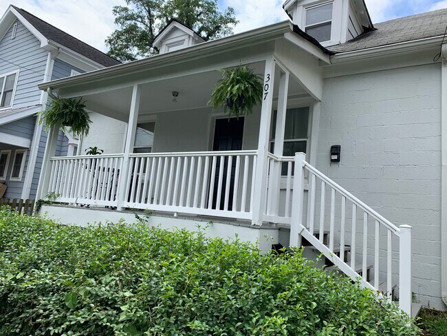 Photo - 307 7th St SW House