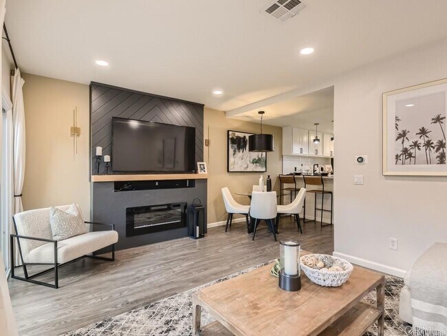 Photo - 2349 Altisma Way Unidad B