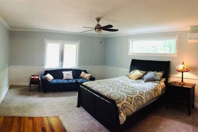 Furnished or unfurnished you decide - 816 W Hopkins St Unit Apt A