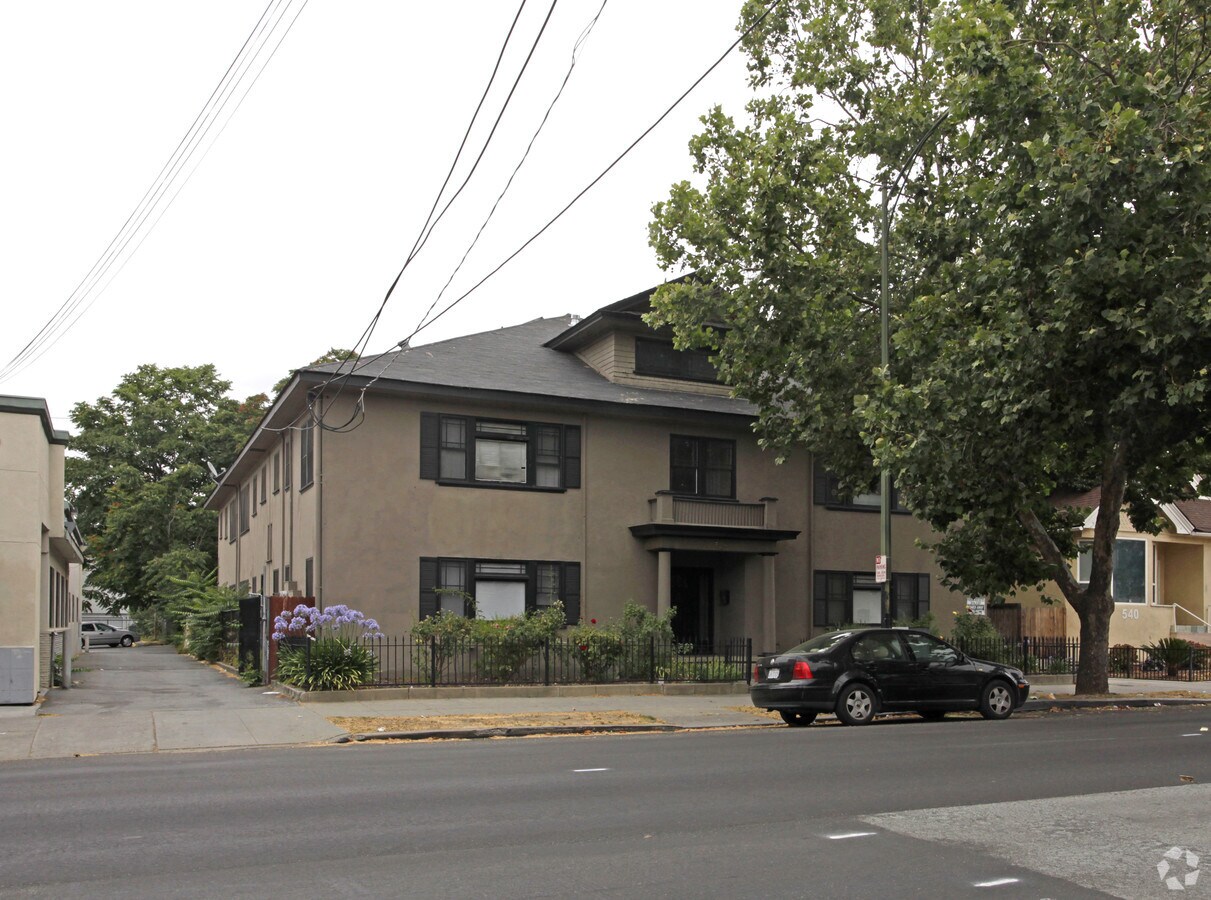 Photo - 528 S 10th St Apartments