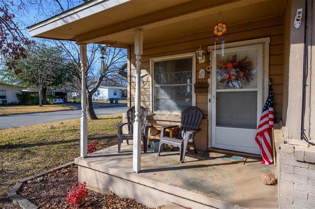 Photo - 221 W Burton St