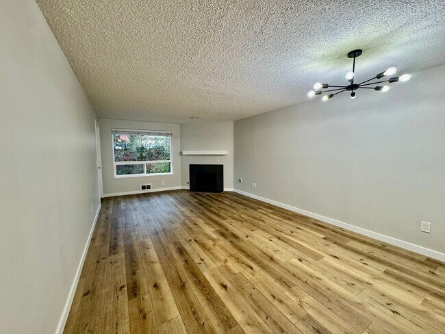 Photo - Newly Renovated Condo Right in the Heart of Northgate!! Unidad 428