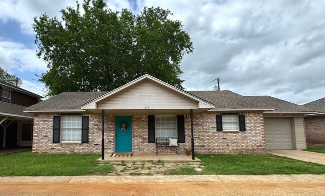 Building Photo - 208 Summerset Ct