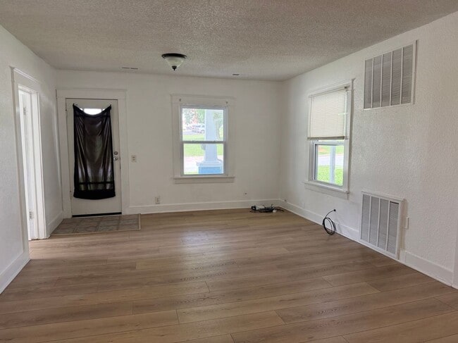 Photo - 308 S Lillian Ave