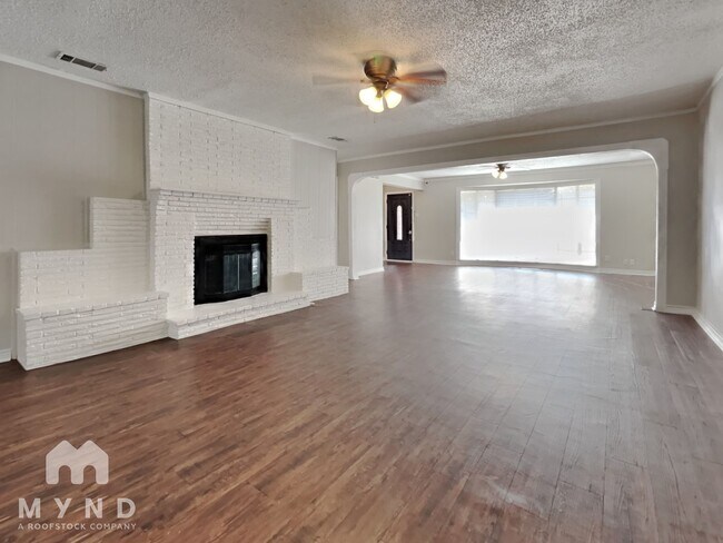 Photo - 1210 Tanager Ln