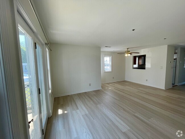 Building Photo - 31 High St Unit 4-2D Rental