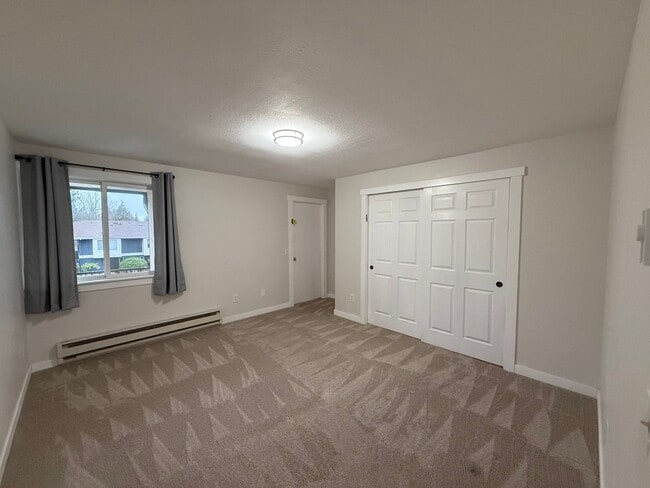 Photo - Beautifully Renovated 2 Bed/1.5 bath Condo Edmonds, WA. $2495/mo. Unidad B4