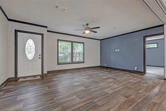 Building Photo - 13110 Lake Villa Dr