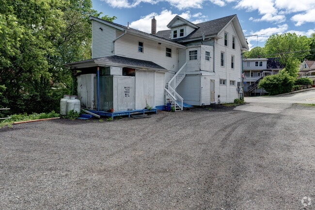 Building Photo - 49 W Main St Rental