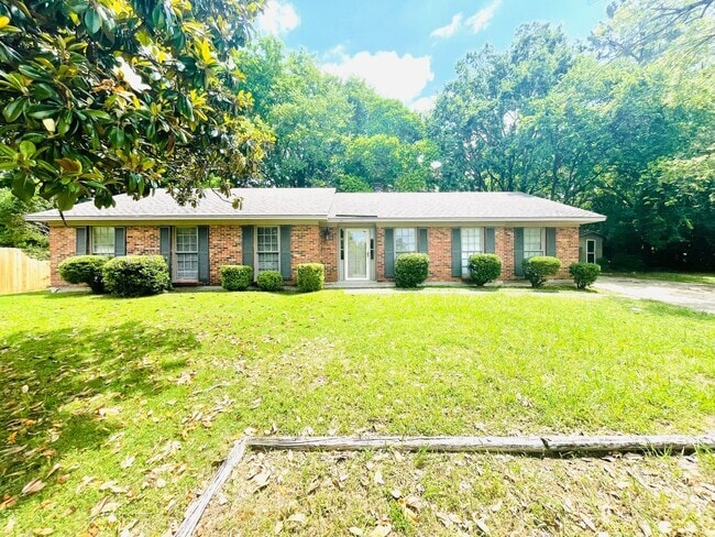 Building Photo - ** 4 Bed 2 Bath located in Brentwood ** Ca... Rental