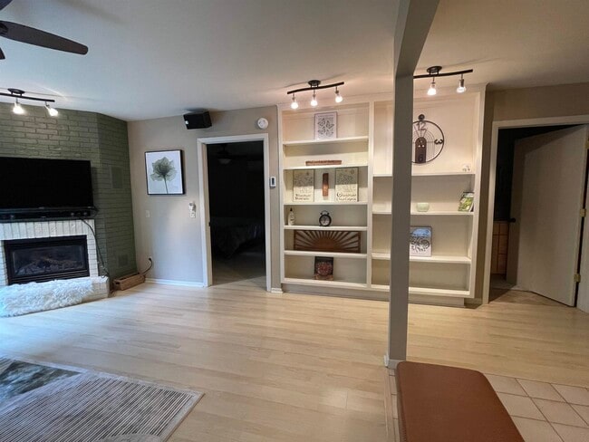 Photo - 4009 St Clair St
