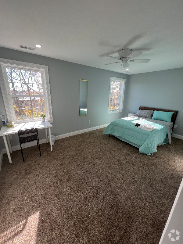 Building Photo - 158B Beacon St Rental