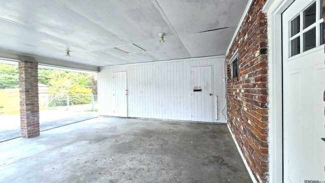 Photo - 344 Burgess Pl