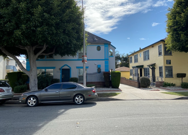 Building Photo - 10227 1/2 S 8th Ave Unit 10227