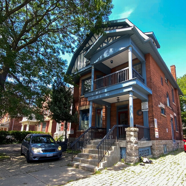 Building Photo - 301 Rue Wilbrod St Unit 6