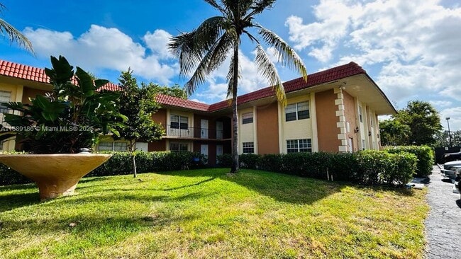 Building Photo - 978 SW 10th Dr Unit 09