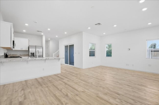 1229 Rojo St
