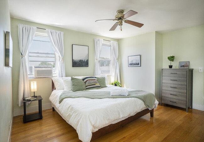Bedroom 1, King Bed - 18 Magnolia Sq Unit The Magnolia Apartment