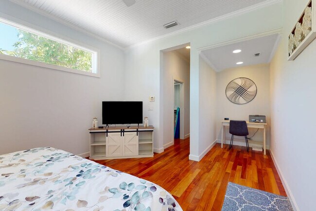 628 42nd St Unit SI ID1591470P