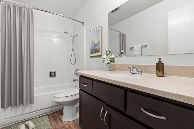 27258-6_1.jpg - Casa Blanca Apartments