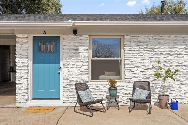 Photo - 4908 Rowena Ave Unit A