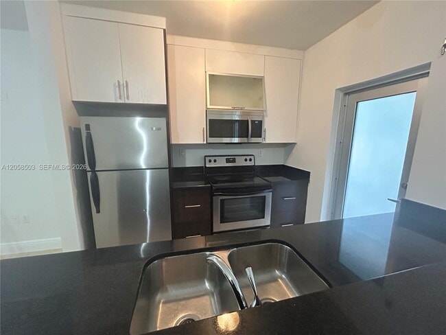 Building Photo - 1034 Lenox Ave. Unit 8