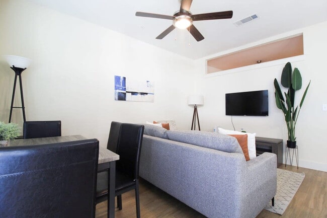 Photo - 1957 Fountain View Dr Unidad ID1391603P