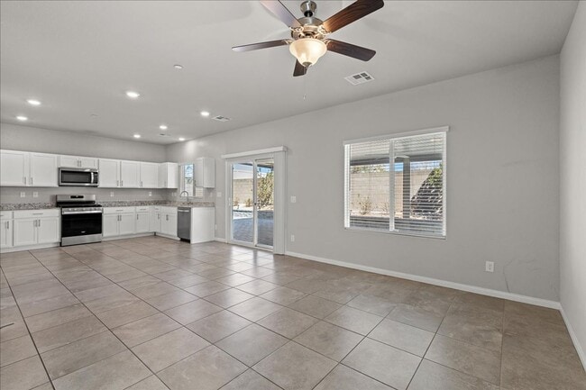 7910 Diamond Sky Ave