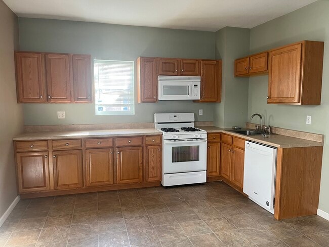 Photo - 1021 W 4th St Unit 1