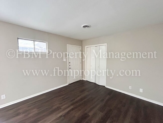 Photo - 106 S Kaufman St Unit 3