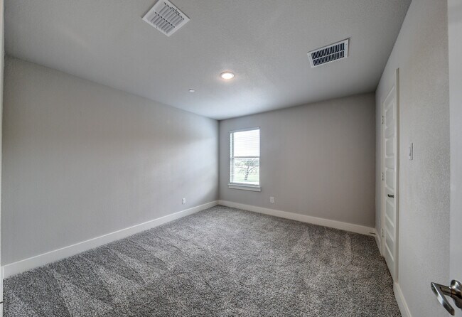 Photo - 1218 Chestnut Ct