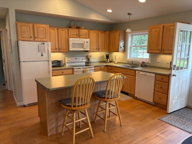 Photo - 132 N Shore Rd