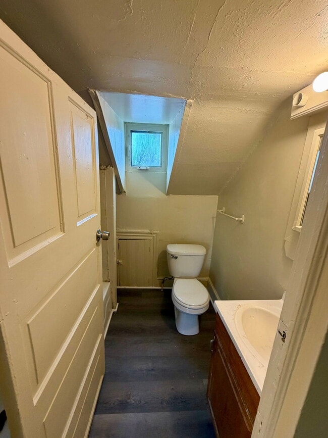 Photo - 230 Crystal St Unit 3