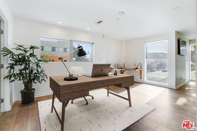Building Photo - 1617 Broadway Unit B Rental